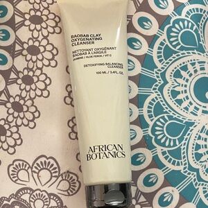 African Botanics Baobab Clay Oxygenating Cleanser — White